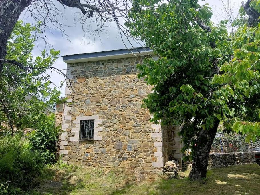 Agradable casa con chimenea, en zona tranquila de Sanabria Villa Barrio de Lomba Exterior foto