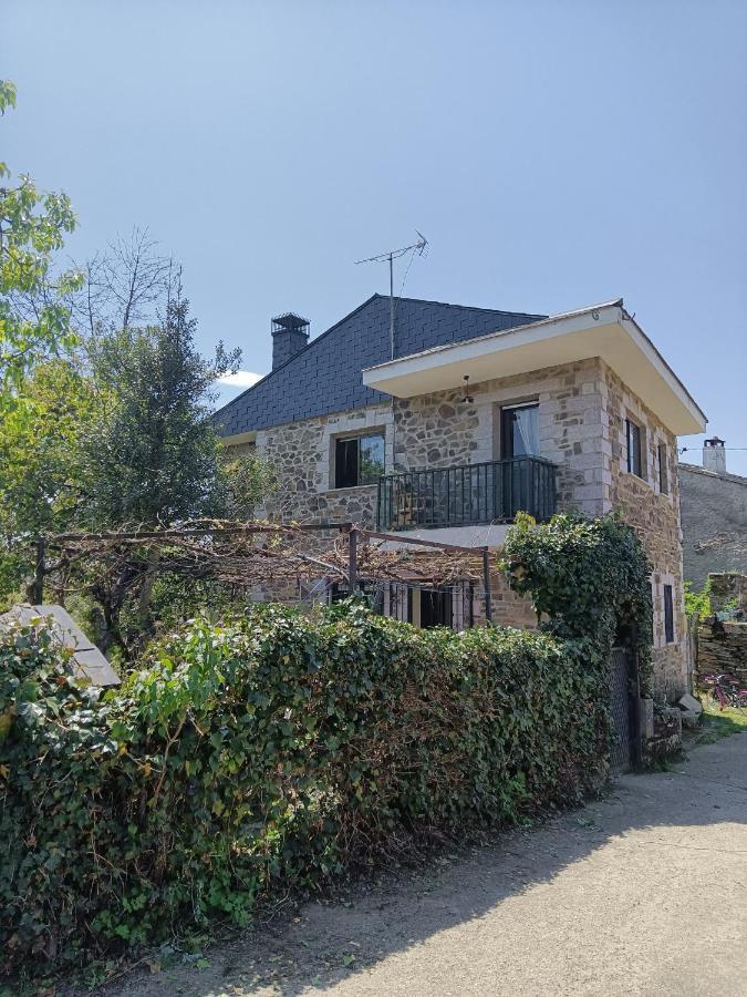 Agradable casa con chimenea, en zona tranquila de Sanabria Villa Barrio de Lomba Exterior foto